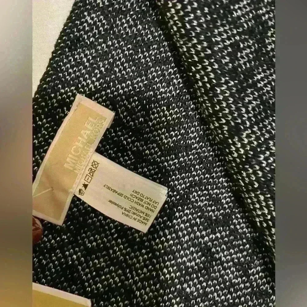 Michael kors nwt leopard print scarf holiday silver and black